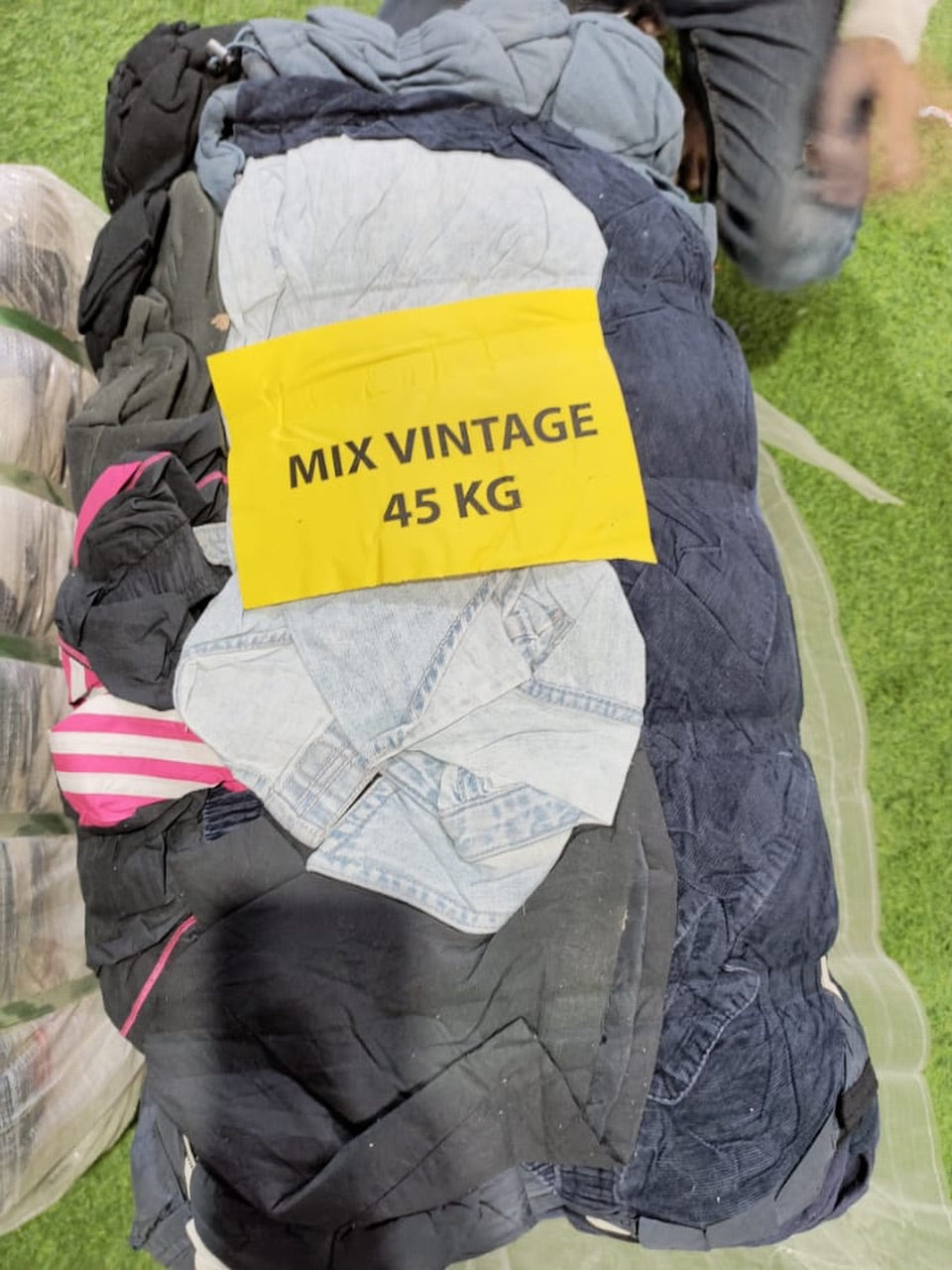 Vintage Mix Grade B 45kg - 200 Bales Available