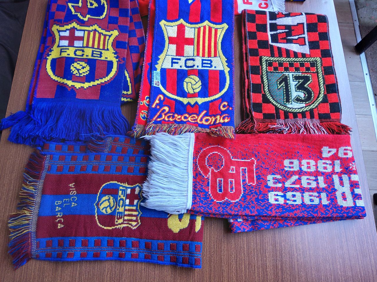 10 x Mixed  European Football /Soccer Sport Scarves Barcelona Bayern and Italian Clubs